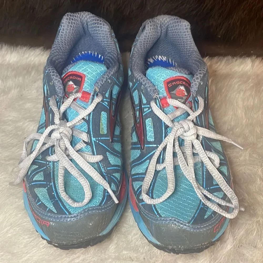 Brooks shoes Cascadia 6.5 (4000)